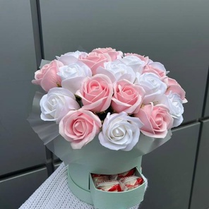 Композиция из мыльных роз